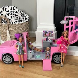 Barbie Party Limo 4 dolls